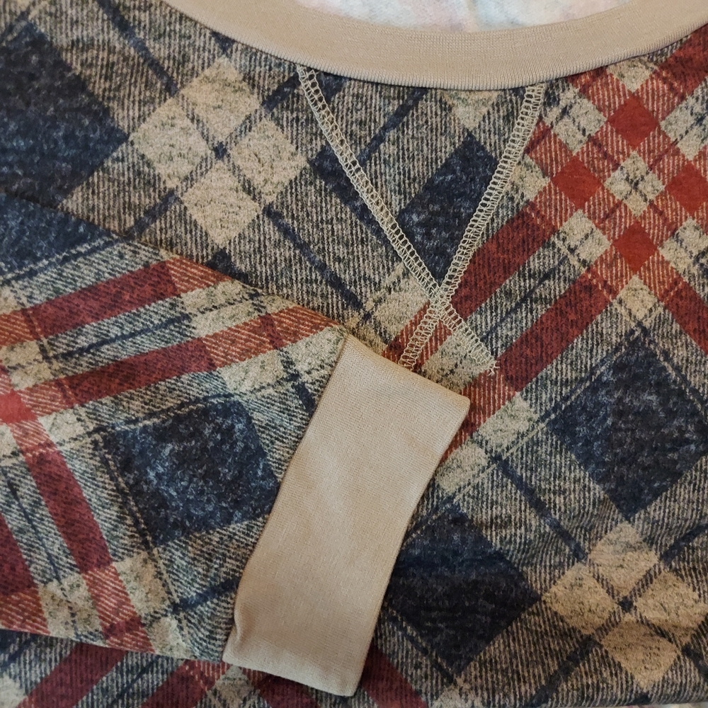 NWT Plus Size 2X. Cato Mid Length Sleeve Fleece Sweater. Plaid. - Picture 5 of 5